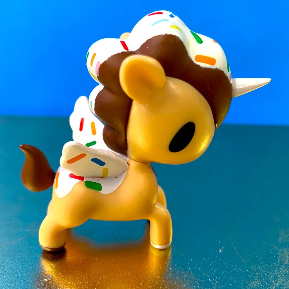 TOKIDOKI UNICORNO SERIES 4 CORNETTO COLORFUL SPRINKLES DONUT FIGURE